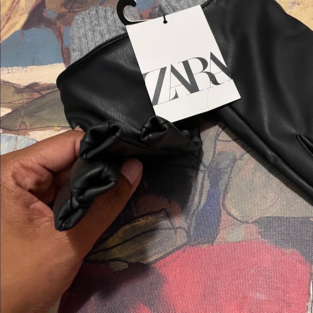 Zara Gloves - Picture 2 of 6